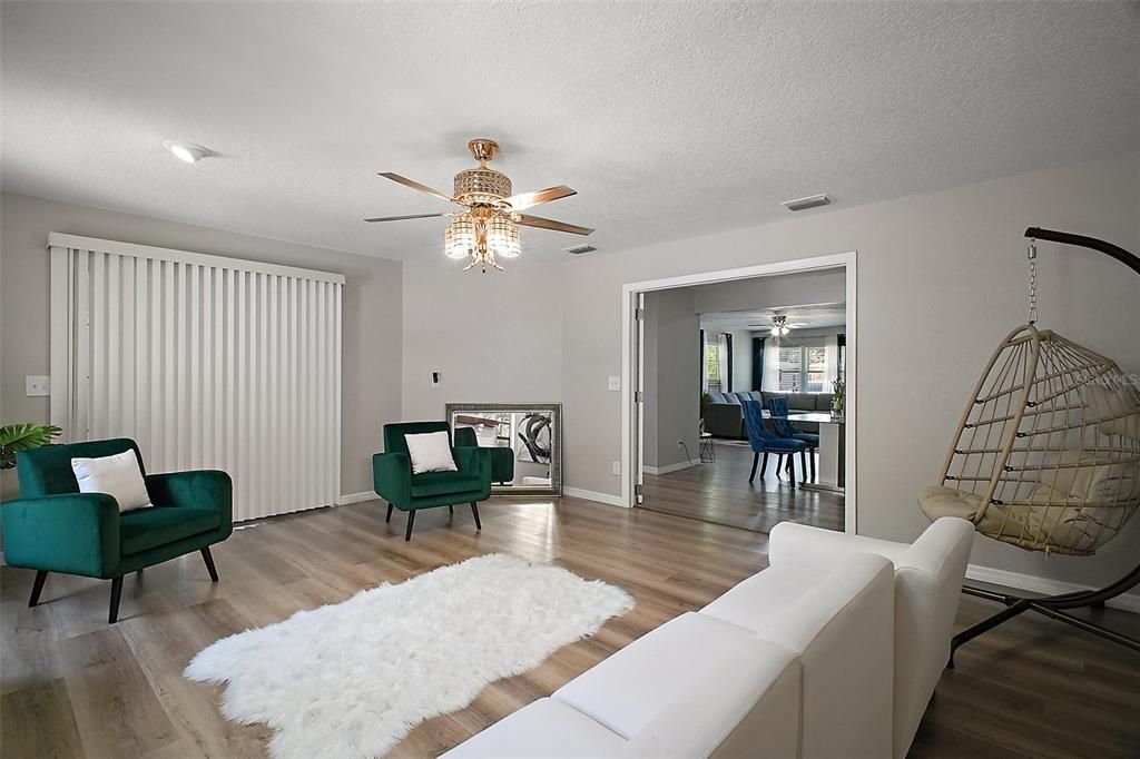 待售: $255,900 (4 贝兹, 2 浴室, 1892 平方英尺)