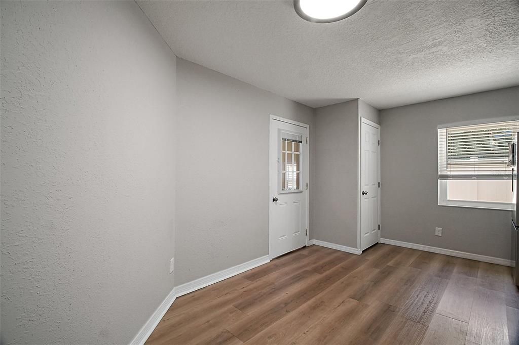 待售: $255,900 (4 贝兹, 2 浴室, 1892 平方英尺)