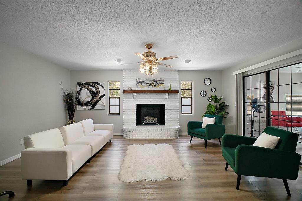 待售: $255,900 (4 贝兹, 2 浴室, 1892 平方英尺)