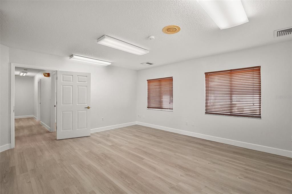 На продажу: $57,600 (0 спален, 0 ванн, 3600 Квадратных фут)