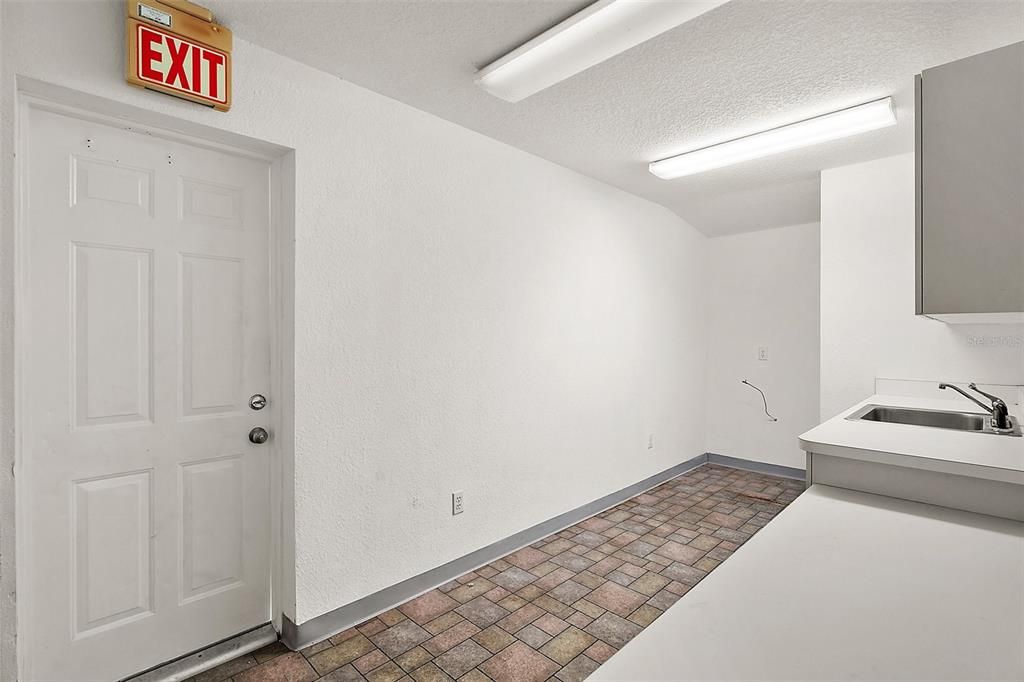 На продажу: $57,600 (0 спален, 0 ванн, 3600 Квадратных фут)