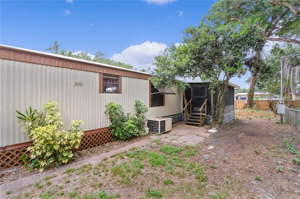 На продажу: $97,500 (2 спален, 1 ванн, 784 Квадратных фут)