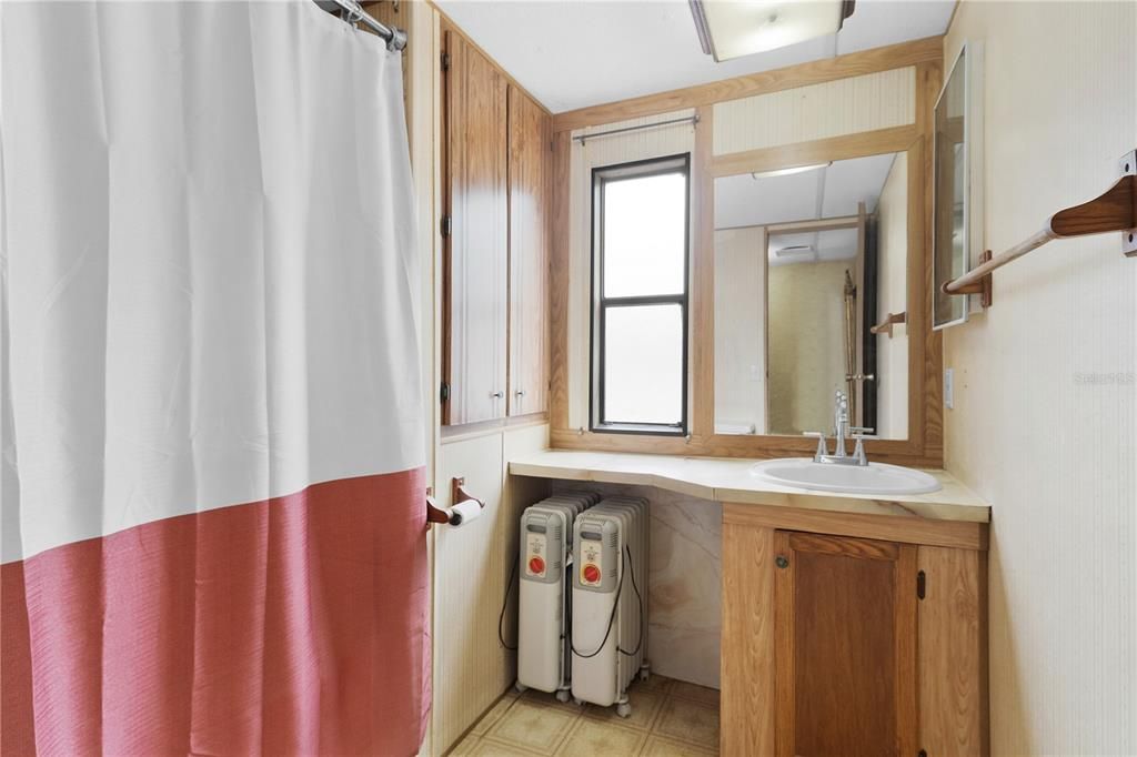 На продажу: $97,500 (2 спален, 1 ванн, 784 Квадратных фут)