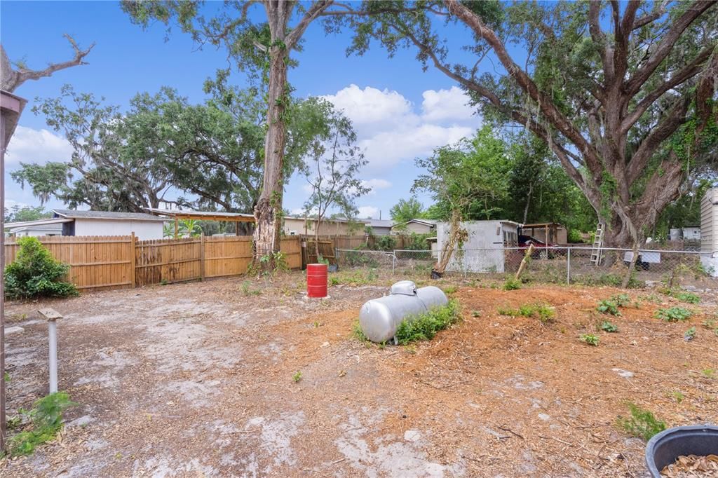 На продажу: $97,500 (2 спален, 1 ванн, 784 Квадратных фут)