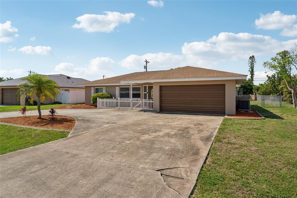 Active With Contract: $329,900 (4 beds, 3 baths, 1672 Square Feet)