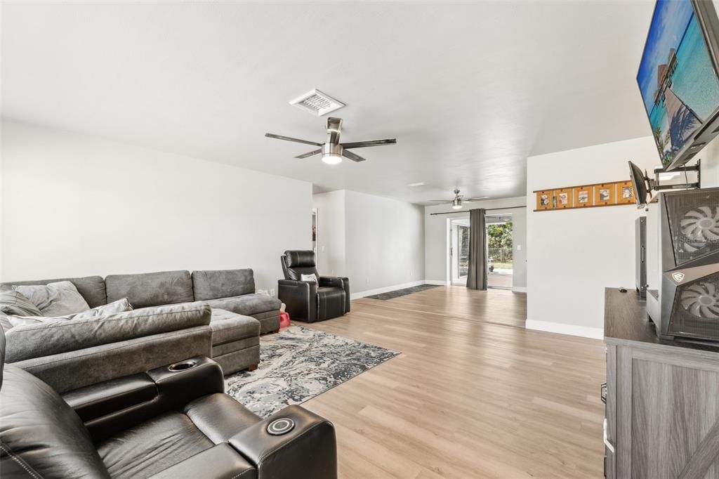 Active With Contract: $329,900 (4 beds, 3 baths, 1672 Square Feet)