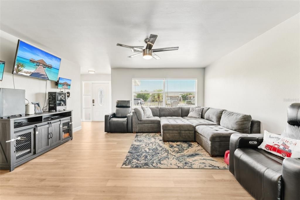 Active With Contract: $329,900 (4 beds, 3 baths, 1672 Square Feet)