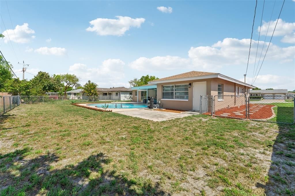 Active With Contract: $329,900 (4 beds, 3 baths, 1672 Square Feet)