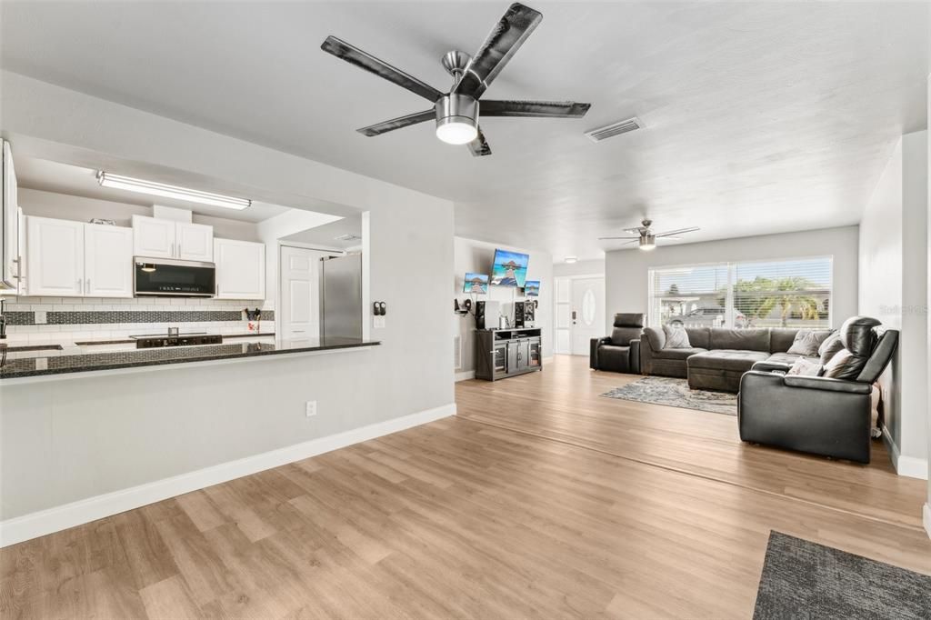 Active With Contract: $329,900 (4 beds, 3 baths, 1672 Square Feet)