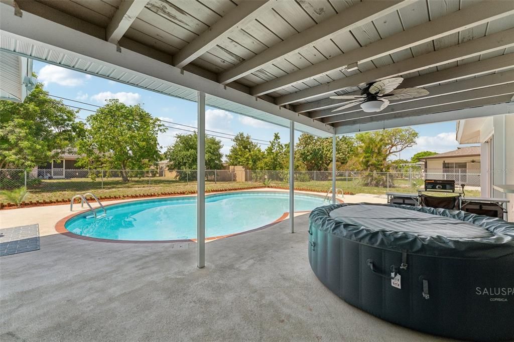 Active With Contract: $329,900 (4 beds, 3 baths, 1672 Square Feet)