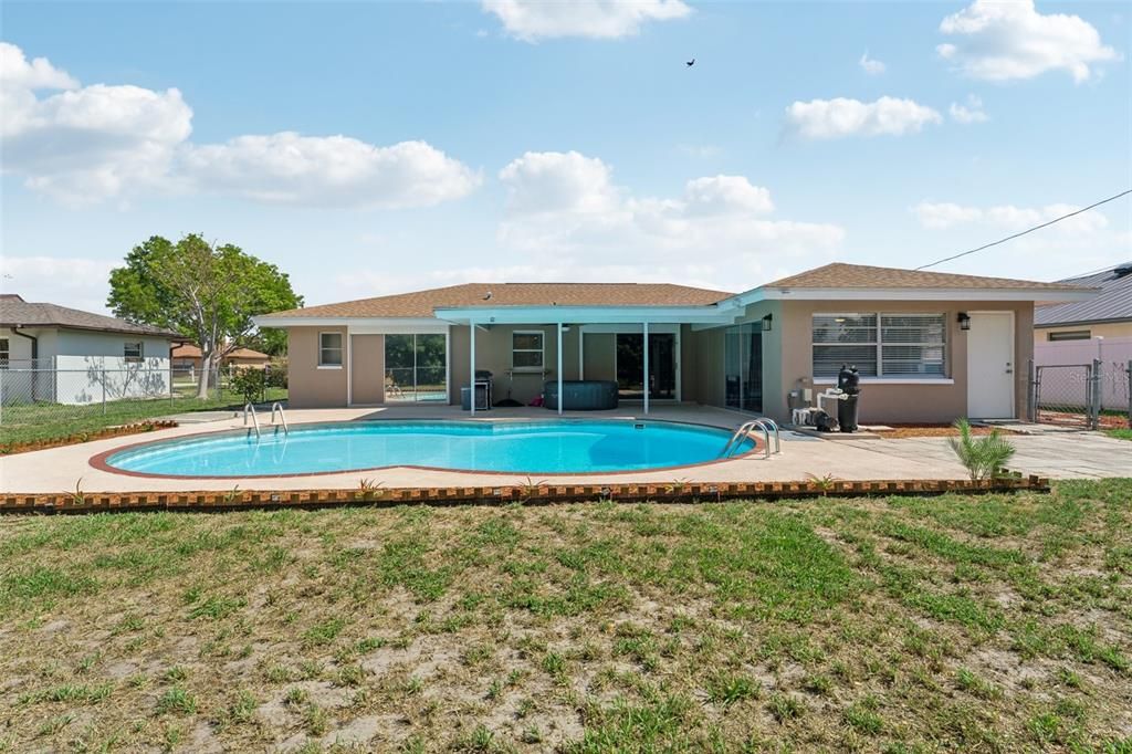 Active With Contract: $329,900 (4 beds, 3 baths, 1672 Square Feet)