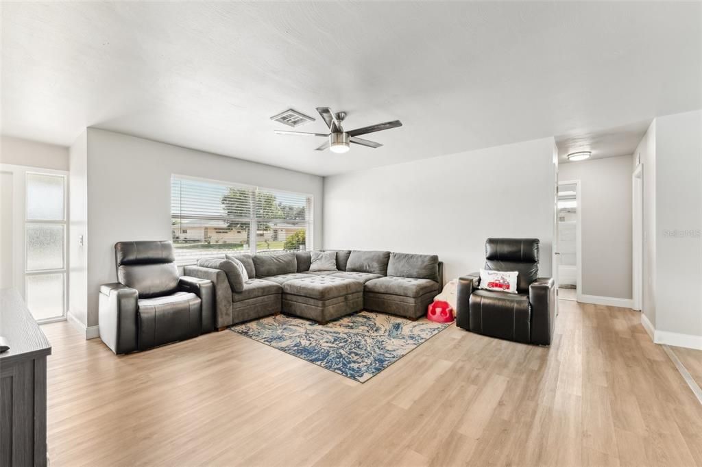 Active With Contract: $329,900 (4 beds, 3 baths, 1672 Square Feet)