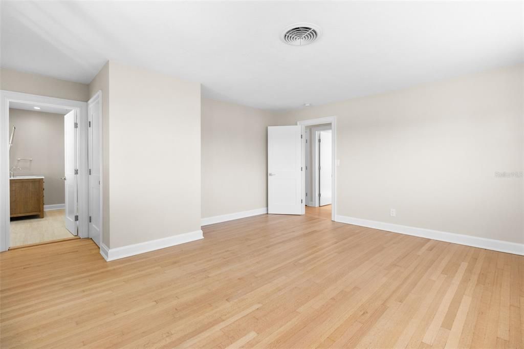 出租: $8,500 (4 贝兹, 3 浴室, 2572 平方英尺)