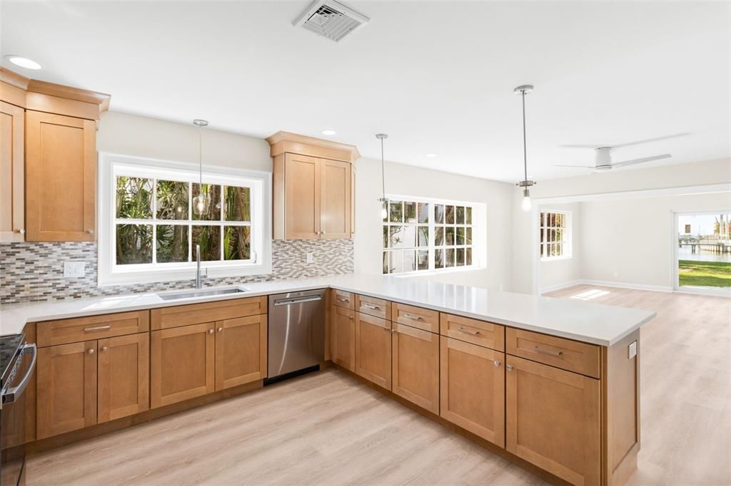 出租: $8,500 (4 贝兹, 3 浴室, 2572 平方英尺)