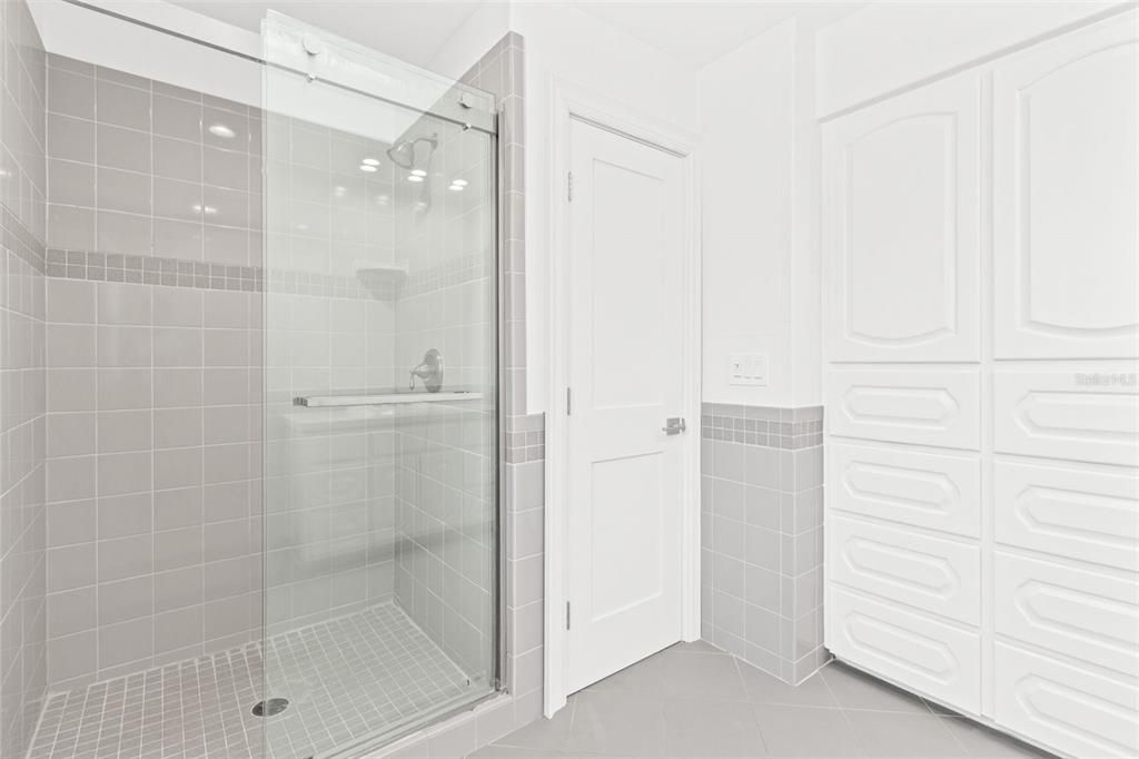 出租: $8,500 (4 贝兹, 3 浴室, 2572 平方英尺)