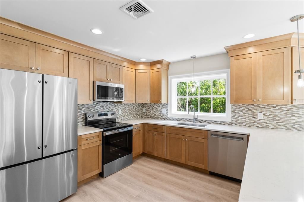 出租: $8,500 (4 贝兹, 3 浴室, 2572 平方英尺)