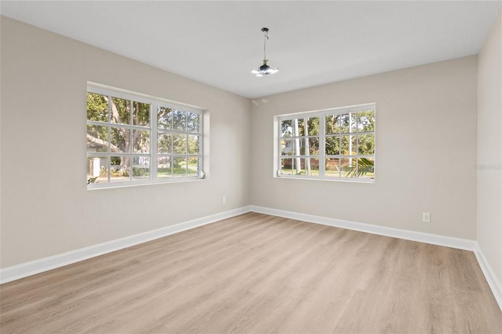 出租: $8,500 (4 贝兹, 3 浴室, 2572 平方英尺)