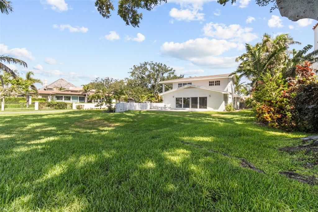 出租: $8,500 (4 贝兹, 3 浴室, 2572 平方英尺)