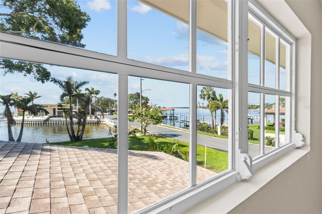 出租: $8,500 (4 贝兹, 3 浴室, 2572 平方英尺)