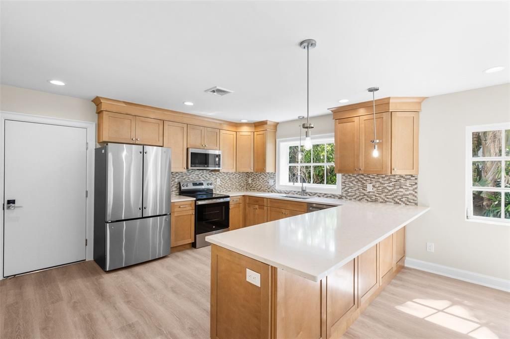 出租: $8,500 (4 贝兹, 3 浴室, 2572 平方英尺)