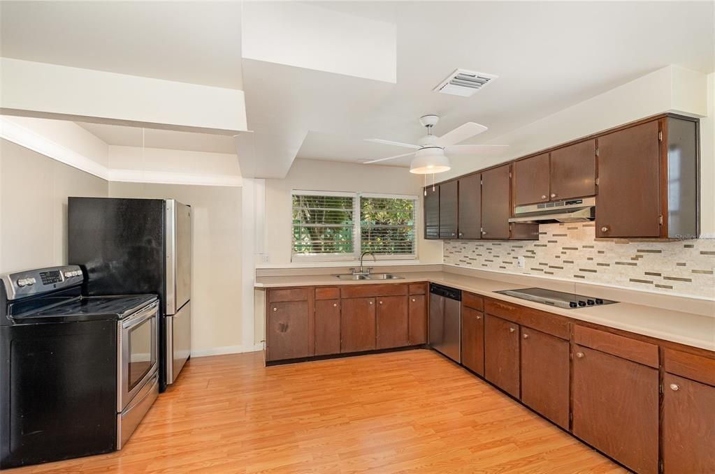 待售: $425,000 (4 贝兹, 3 浴室, 2814 平方英尺)