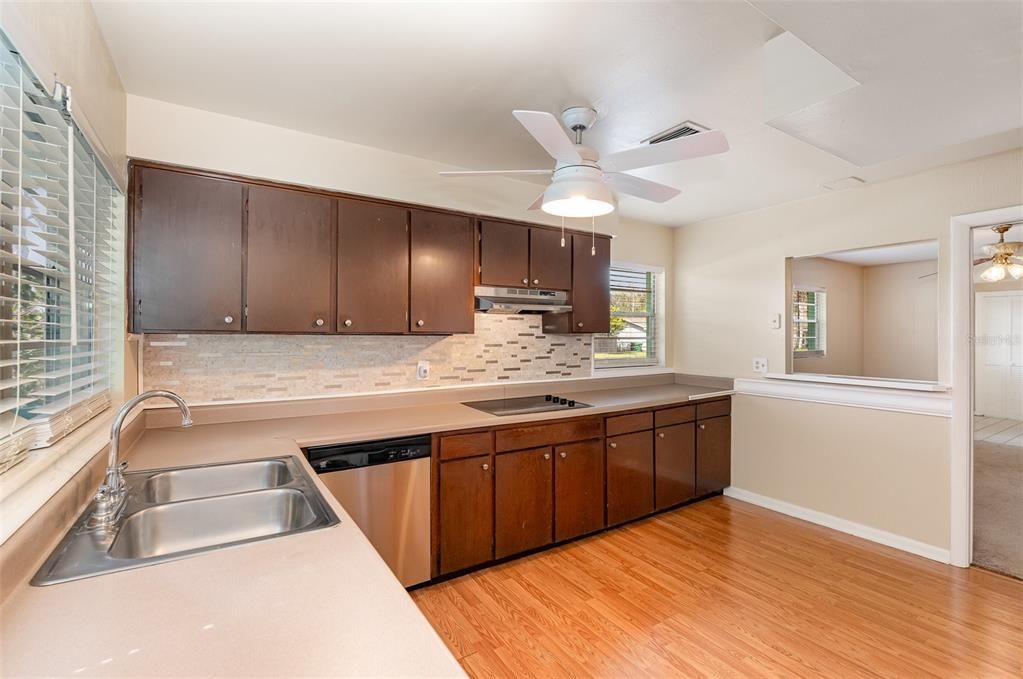 待售: $425,000 (4 贝兹, 3 浴室, 2814 平方英尺)