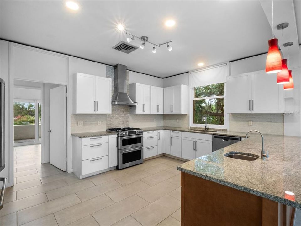 На продажу: $950,000 (3 спален, 3 ванн, 3885 Квадратных фут)