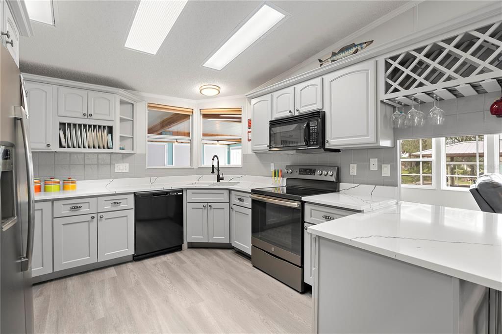 Под контрактом: $400,000 (2 спален, 2 ванн, 1850 Квадратных фут)