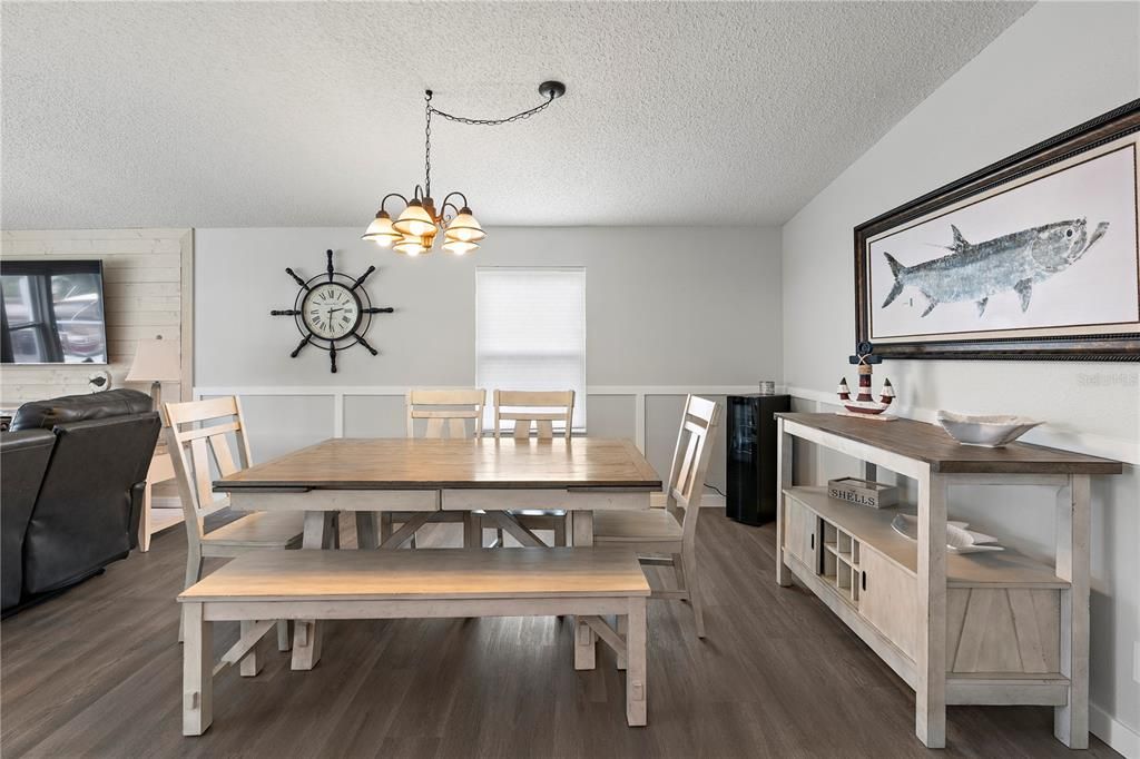 Под контрактом: $400,000 (2 спален, 2 ванн, 1850 Квадратных фут)