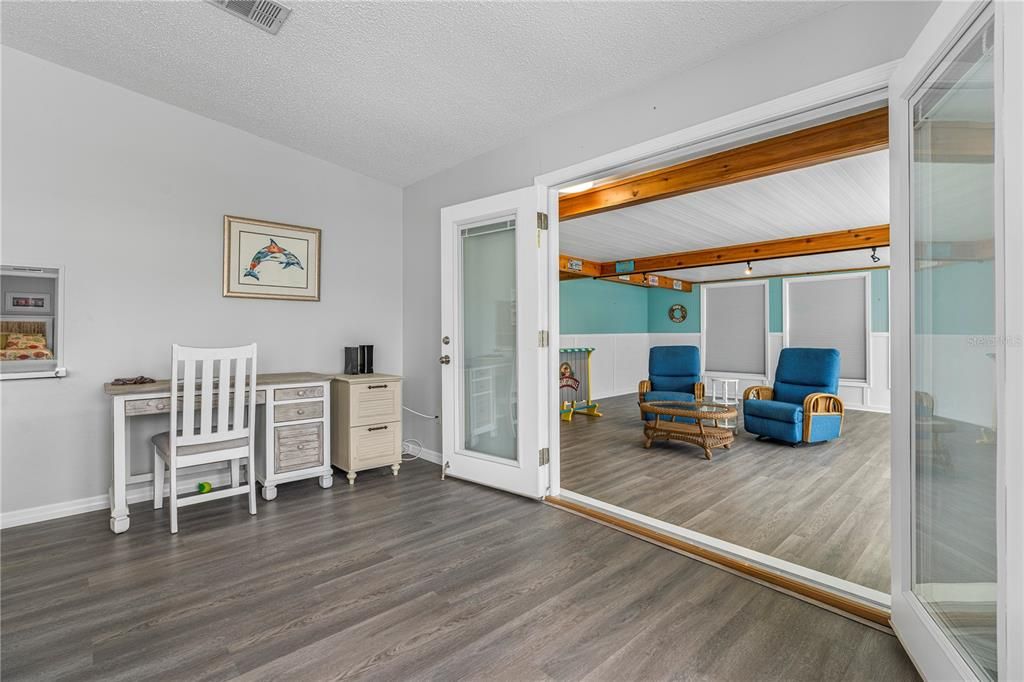 Под контрактом: $400,000 (2 спален, 2 ванн, 1850 Квадратных фут)