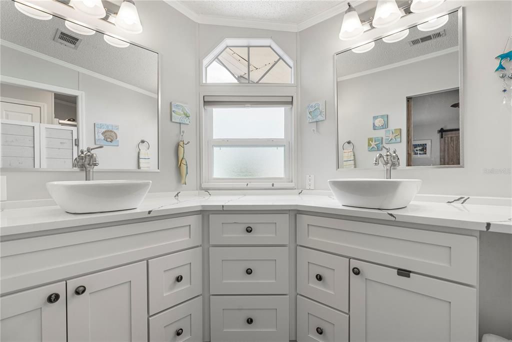 Под контрактом: $400,000 (2 спален, 2 ванн, 1850 Квадратных фут)