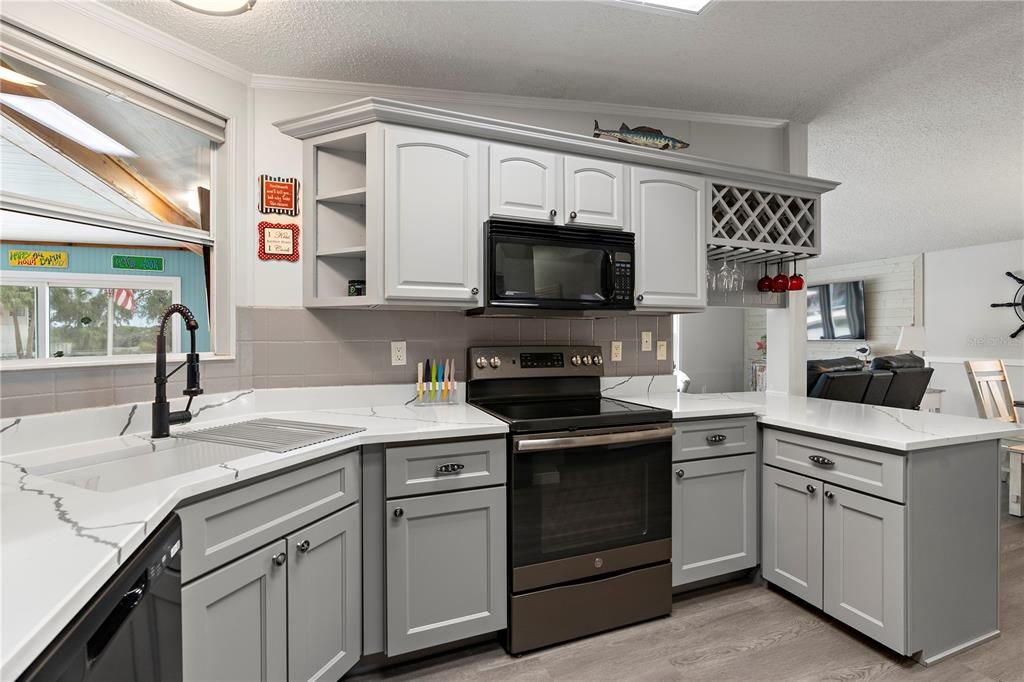 Под контрактом: $400,000 (2 спален, 2 ванн, 1850 Квадратных фут)