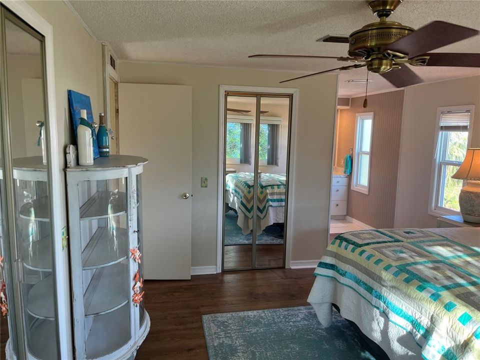 Active With Contract: $210,000 (2 beds, 2 baths, 1320 Square Feet)