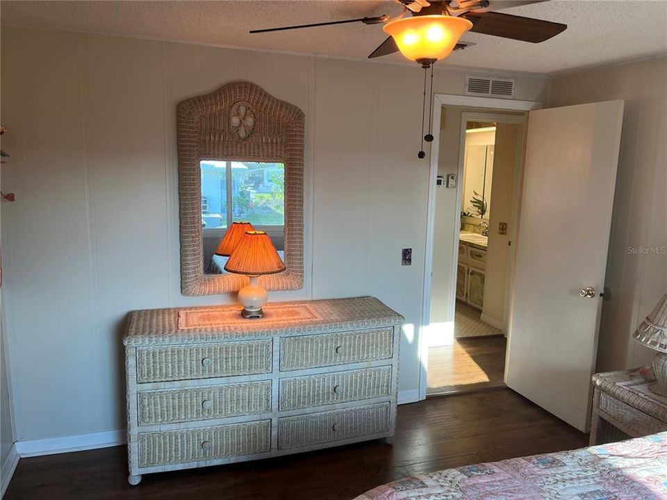 Active With Contract: $210,000 (2 beds, 2 baths, 1320 Square Feet)