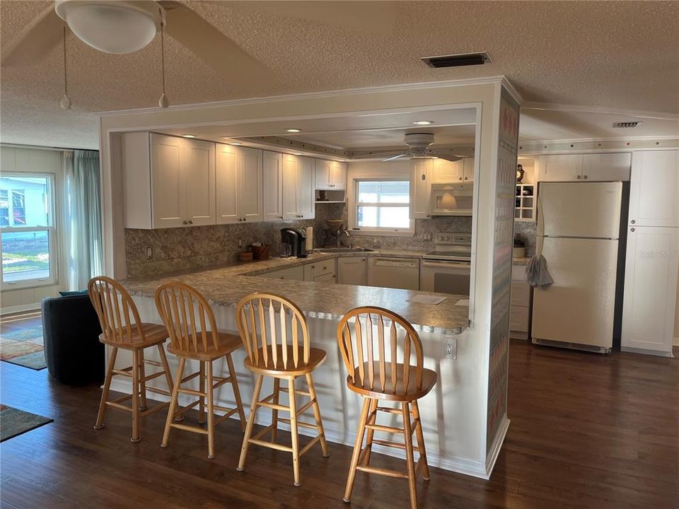 Active With Contract: $210,000 (2 beds, 2 baths, 1320 Square Feet)