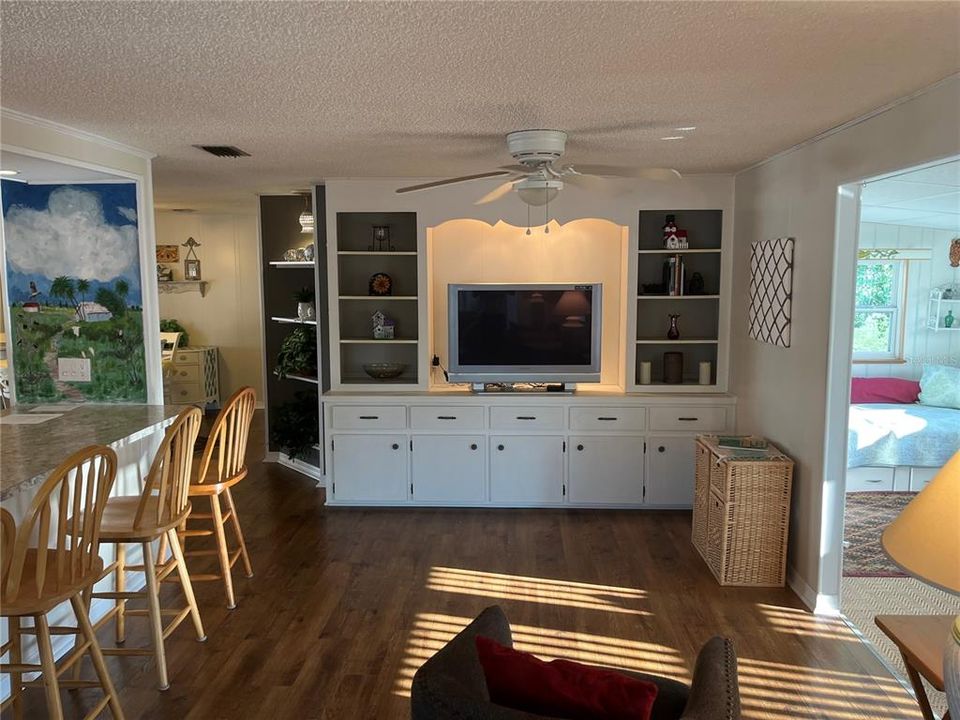 Active With Contract: $210,000 (2 beds, 2 baths, 1320 Square Feet)