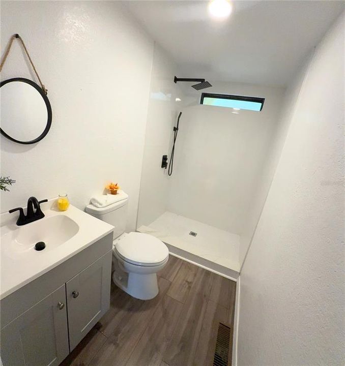 Activo con contrato: $204,000 (4 camas, 2 baños, 1248 Pies cuadrados)
