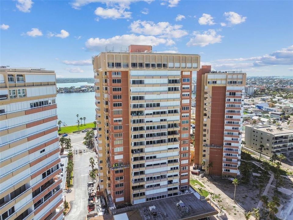 合同活跃: $289,900 (1 贝兹, 1 浴室, 995 平方英尺)