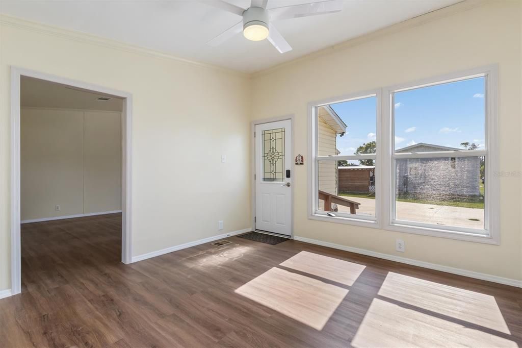 Под контрактом: $225,000 (2 спален, 2 ванн, 1345 Квадратных фут)