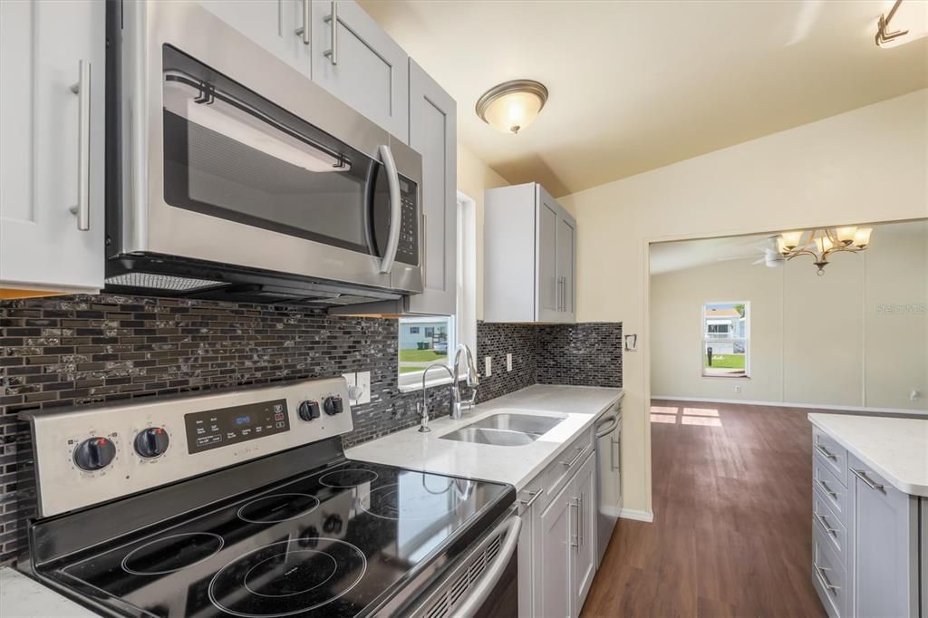 Под контрактом: $225,000 (2 спален, 2 ванн, 1345 Квадратных фут)