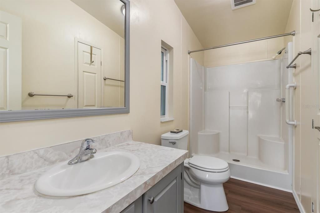 Под контрактом: $225,000 (2 спален, 2 ванн, 1345 Квадратных фут)