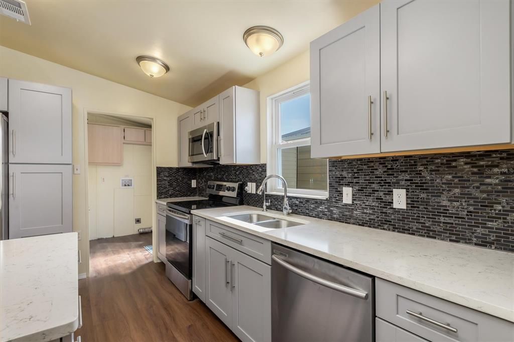 Под контрактом: $225,000 (2 спален, 2 ванн, 1345 Квадратных фут)