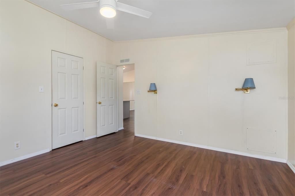 Под контрактом: $225,000 (2 спален, 2 ванн, 1345 Квадратных фут)