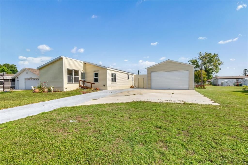 Под контрактом: $225,000 (2 спален, 2 ванн, 1345 Квадратных фут)