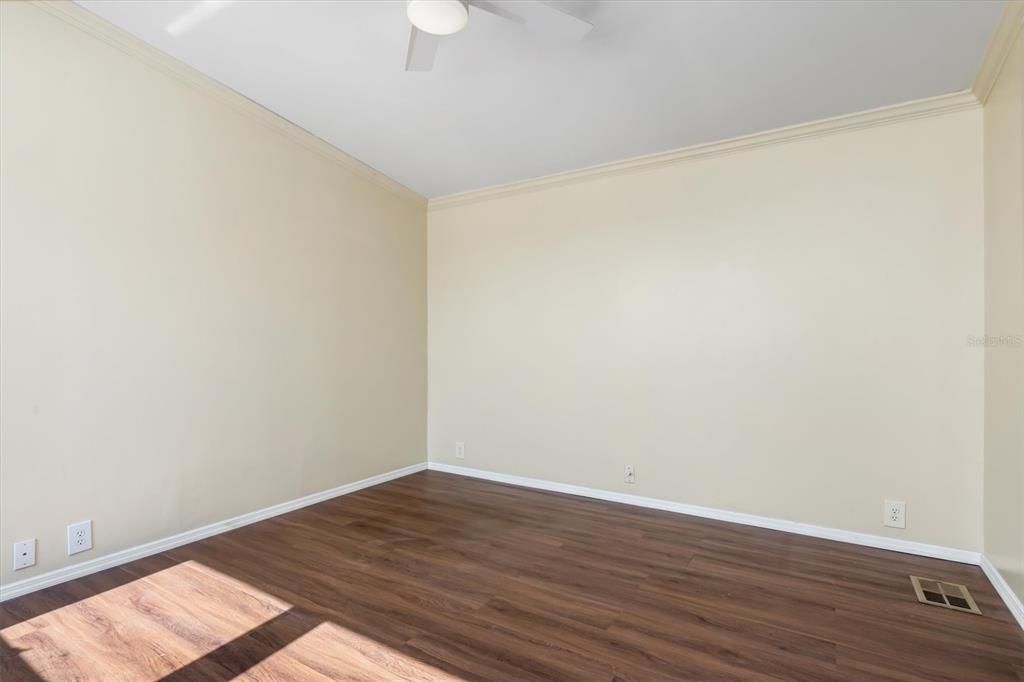 Под контрактом: $225,000 (2 спален, 2 ванн, 1345 Квадратных фут)