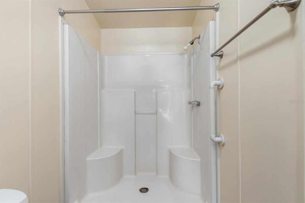 Под контрактом: $225,000 (2 спален, 2 ванн, 1345 Квадратных фут)