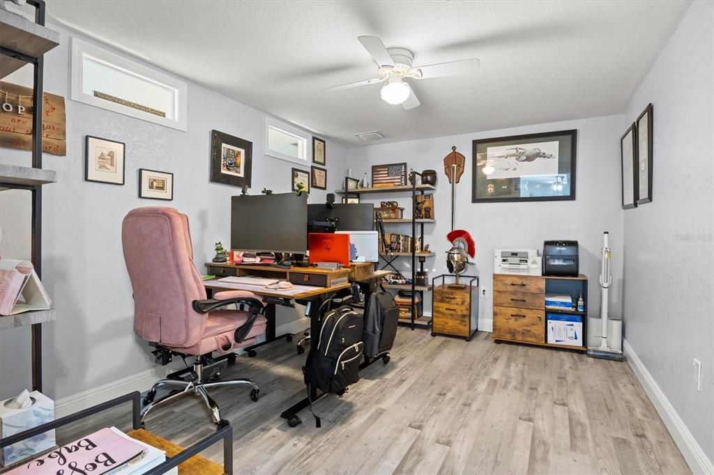 Activo con contrato: $475,000 (4 camas, 2 baños, 2156 Pies cuadrados)