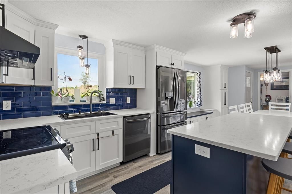 Activo con contrato: $475,000 (4 camas, 2 baños, 2156 Pies cuadrados)