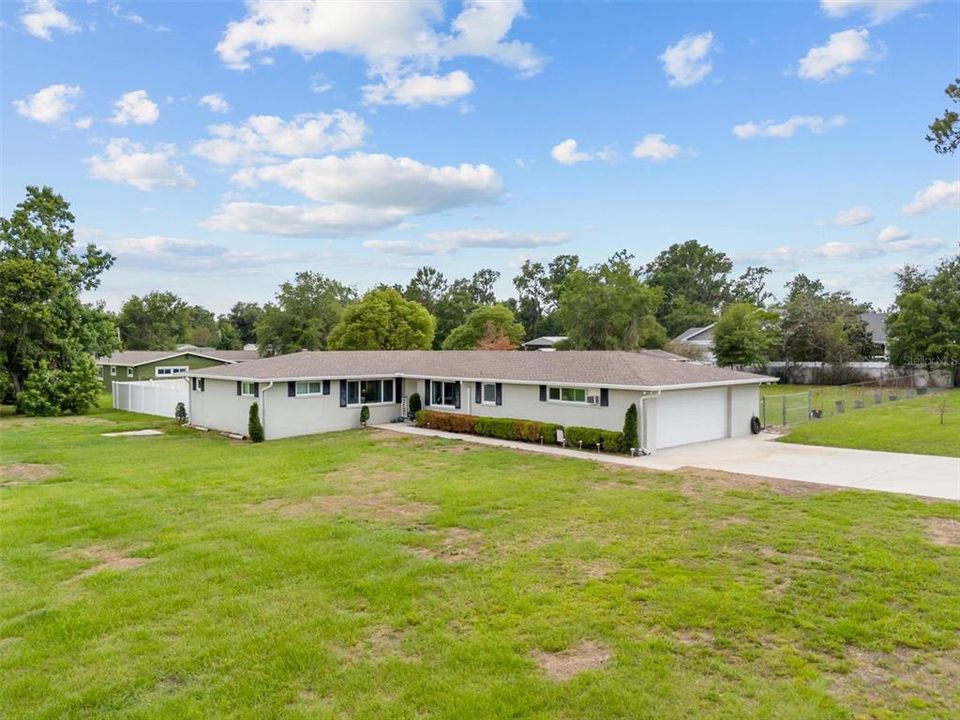 Activo con contrato: $475,000 (4 camas, 2 baños, 2156 Pies cuadrados)