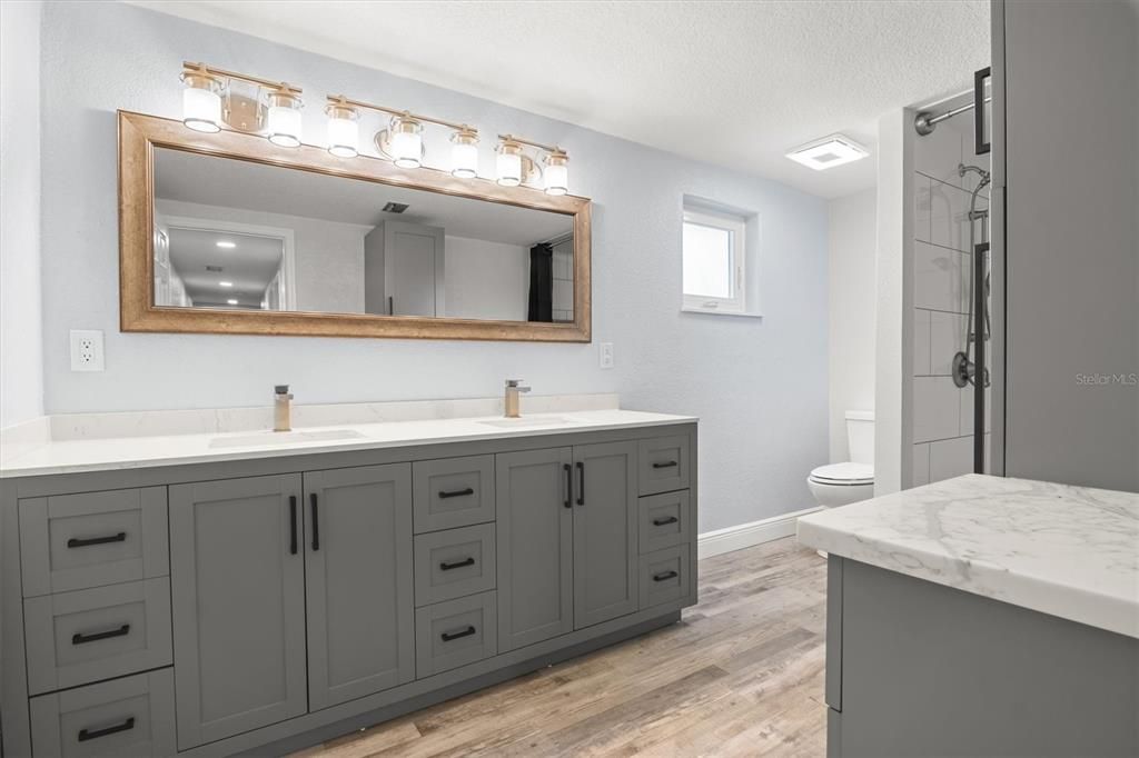 Activo con contrato: $475,000 (4 camas, 2 baños, 2156 Pies cuadrados)